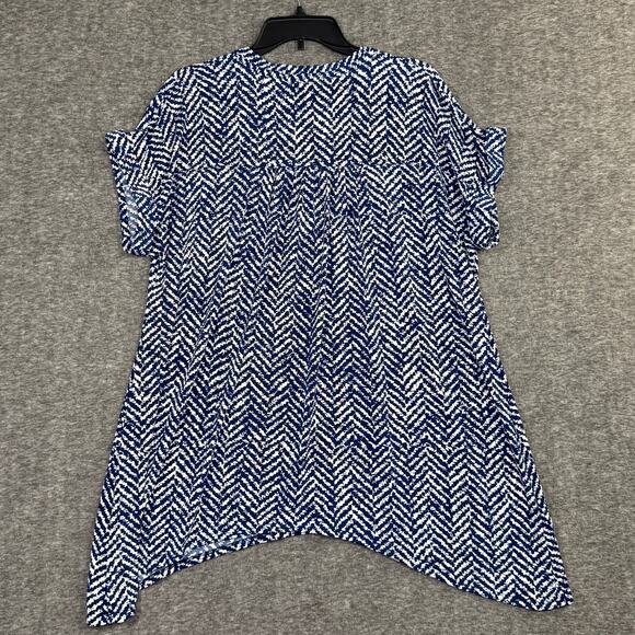 Cocomo 1X Tunic Top Blue White Geometric Print Short Sleeve Shark Hem Stretchy - Picture 2 of 5